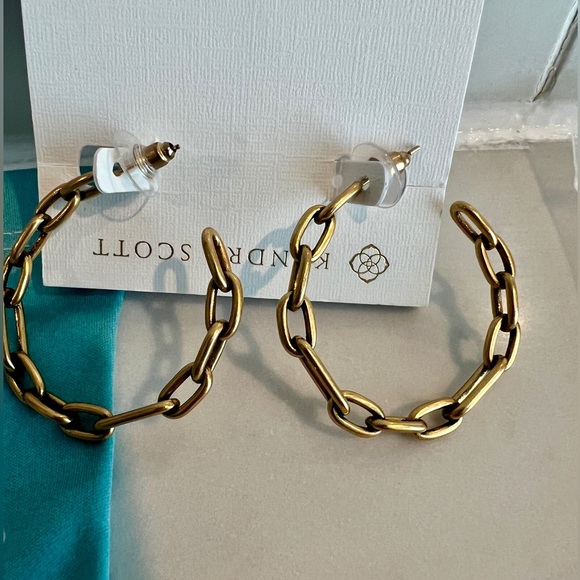 Kendra Scott Ryder Hoop Earrings in Vintage Gold - Picture 11 of 14